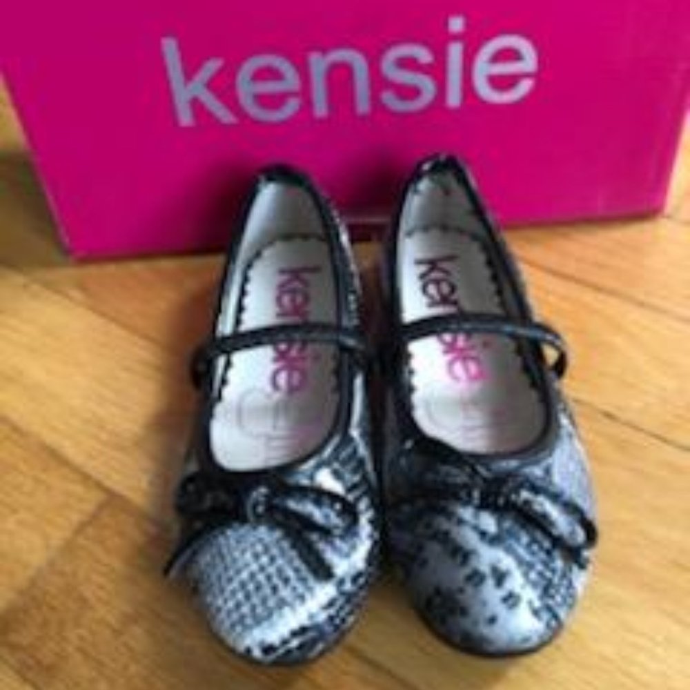 NEW KENSIE SNAKE PRINT SHOES